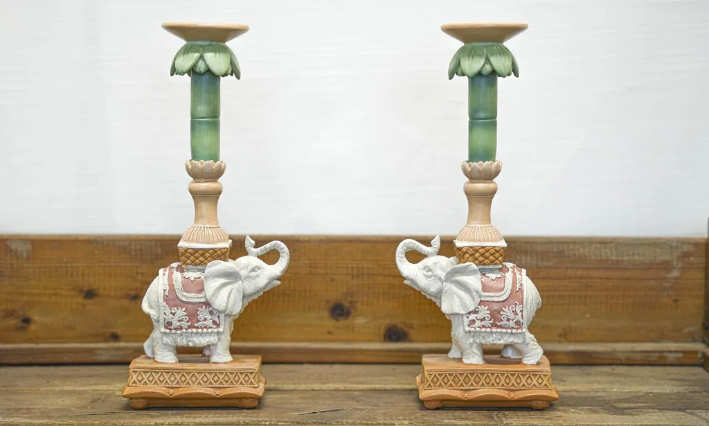 Kerzenhalter - Elefant rosa/grün - Polyresin - 34,50 cm