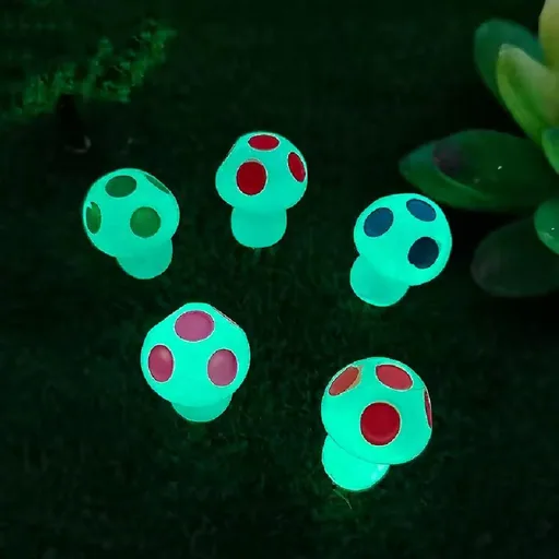 Glow in the dark - Pilze - Multi - Höhe ca. 2 cm - 8 Stück