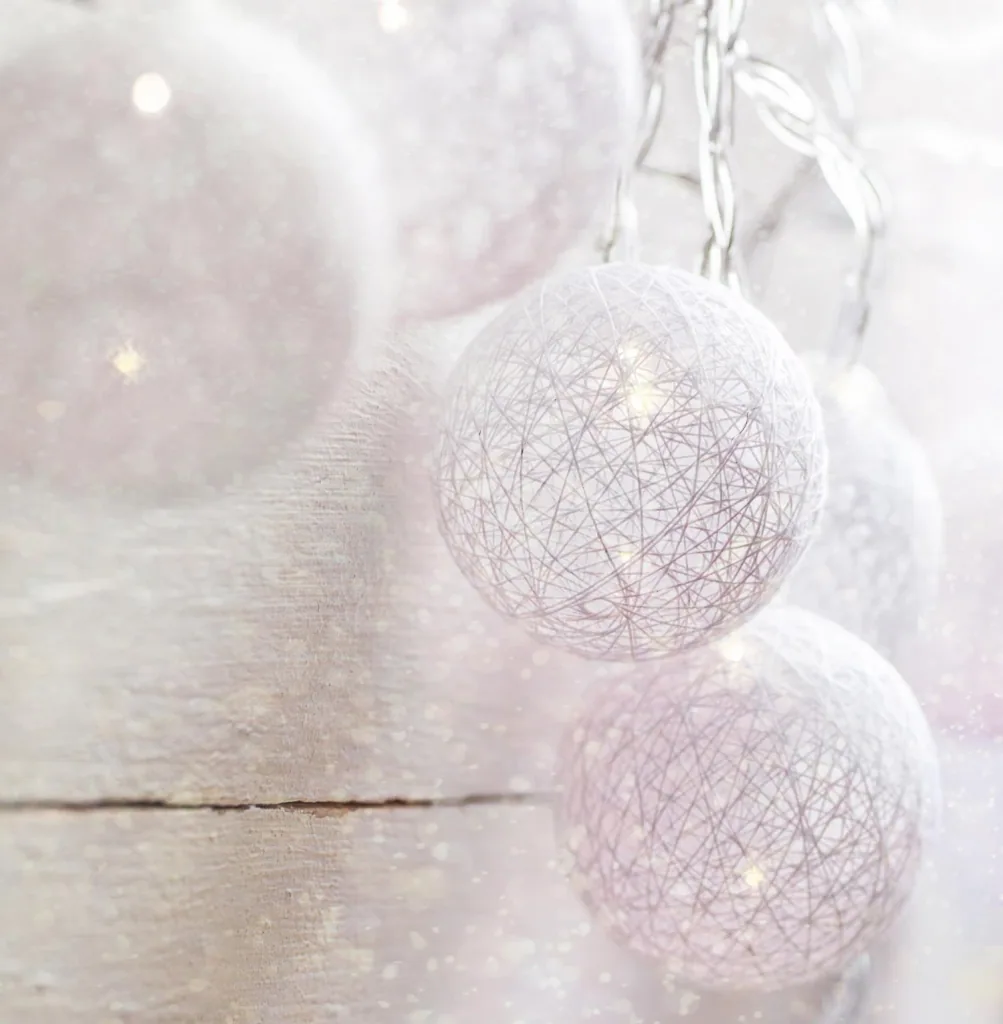 Alavya Home Lichterkette Cotton Ball 10er