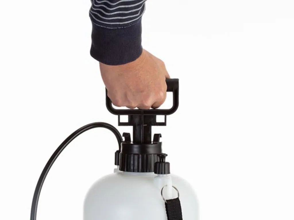 Drucksprüher, verstellbare Düse, Füllstandsanzeige, Gurt, 8 Liter, Pumpensystem, weiß/schwarz