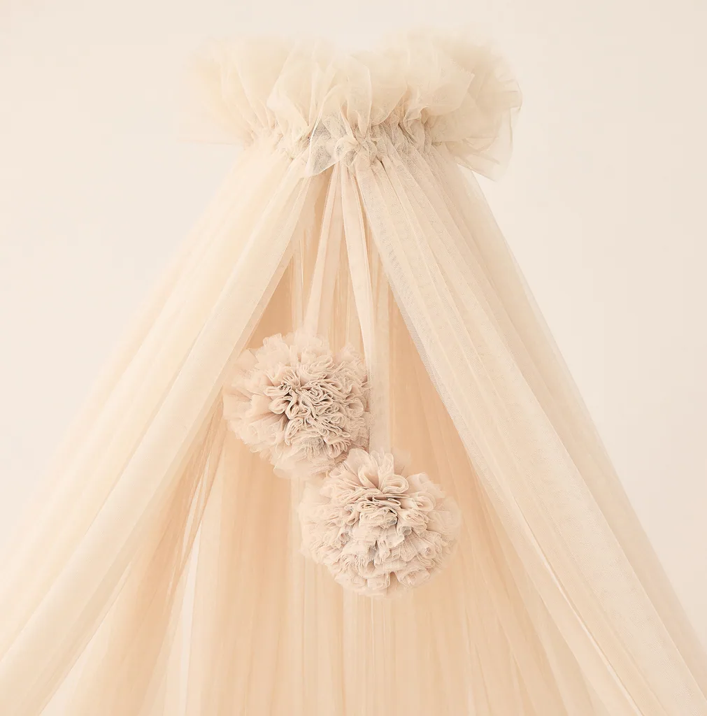 Alavya Home Betthimmel aus Tüll mit Pompons - Beige