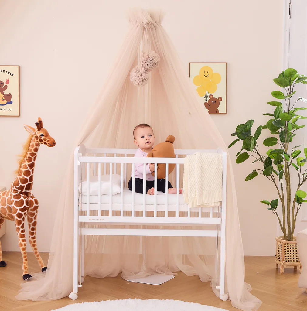 Alavya Home Betthimmel aus Tüll mit Pompons - Beige