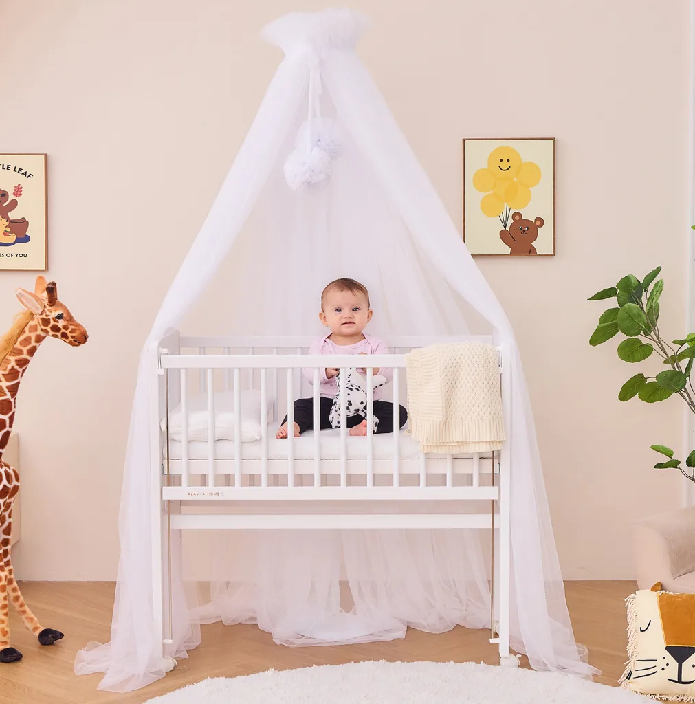 Alavya Home Betthimmel aus Tüll mit Pompons - Beige