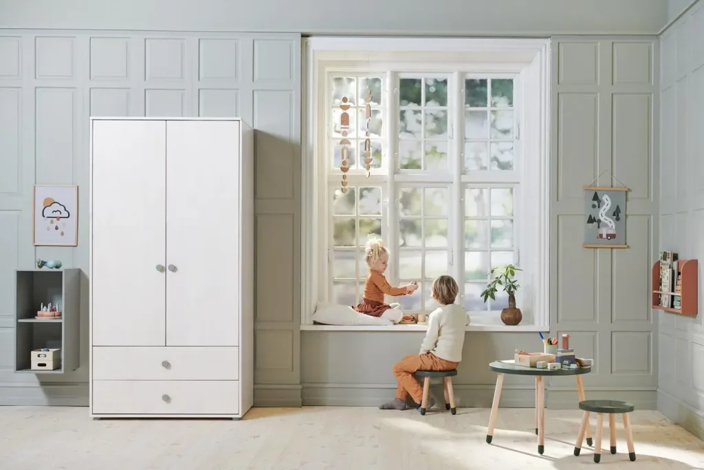Flexa Kleiderschrank - Roomie, 2 Türen + 2 Schubladen, Farbe: Weiß/Naturgrün
