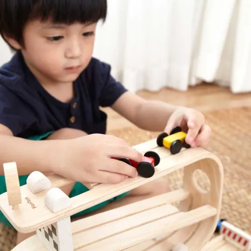 Plan Toys Kugelbahn mit Autos