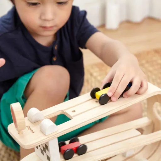 Plan Toys Kugelbahn mit Autos