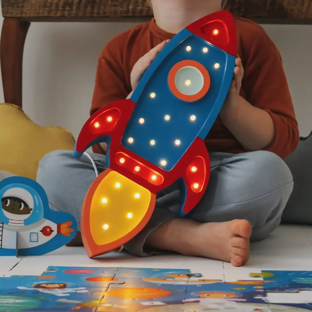 Little Lights Nachtlicht Kinder, Nachtlampe Raketenschiff - 100% Kiefernholz natur, Farbe: Marineblau/Rot
