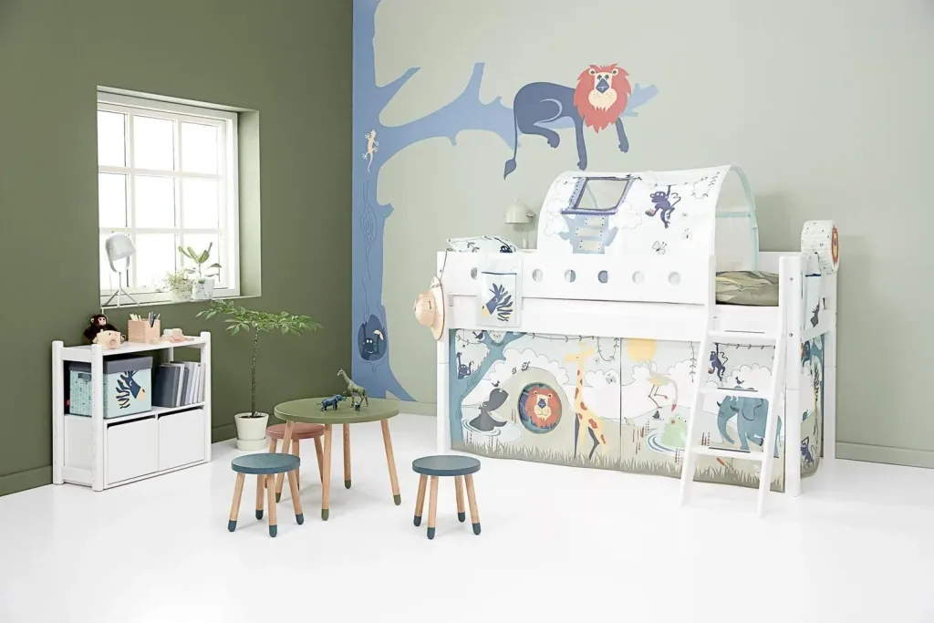FLEXA Halbhohes Hochbett, Kinderbett mit Schrägleiter - MDF und Kiefer, 90x200 cm, Absturzsicherung, Farbe: weiss