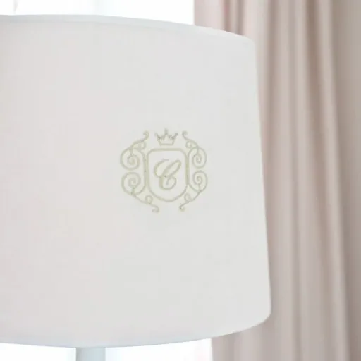 Caramella Stehlampe gedrechseltes Bein gold Emblem rosa