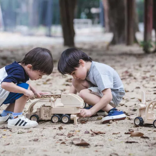 Plan Toys Feuerwehrauto  Holz natur