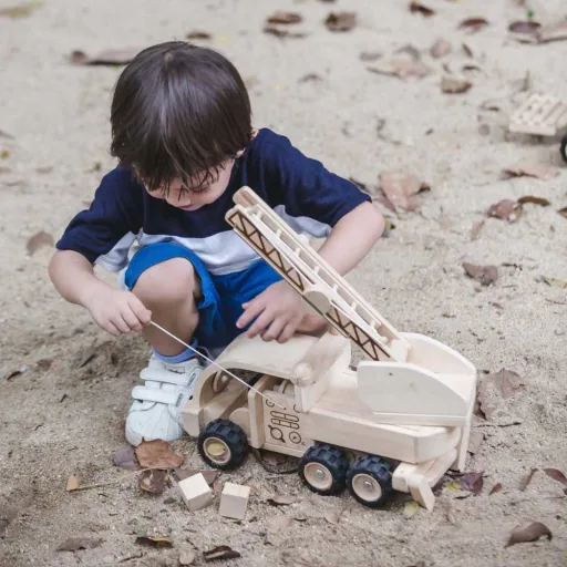 Plan Toys Feuerwehrauto  Holz natur