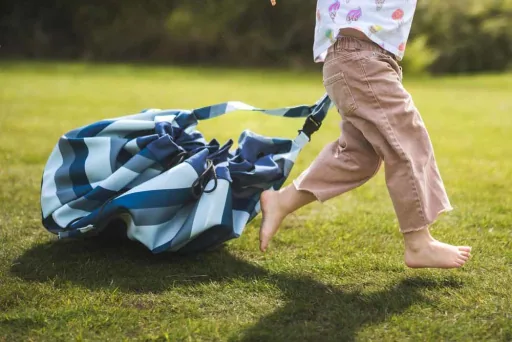 Play&Go Spielzeugsack, Spielzeugkorb, Spielzeug aufbewahrungstasche - Draussen, Farbe: Blau/grüne Streifen