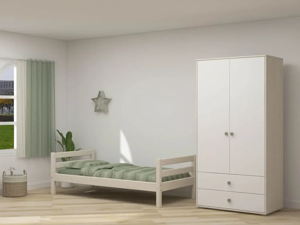 Flexa Kleiderschrank - Classic, mit 2 Türen und 2 Schubladen, 101,3x202,5 cm, Farbe: Weiß gekalkt / Weiß / Naturgrün