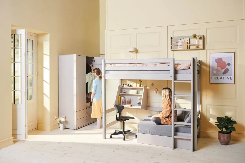 Flexa Kleiderschrank - Classic, mit 2 Türen und 2 Schubladen, 101,3x202,5 cm, Farbe: Grau gekalkt / Grau gekalkt / Rouge
