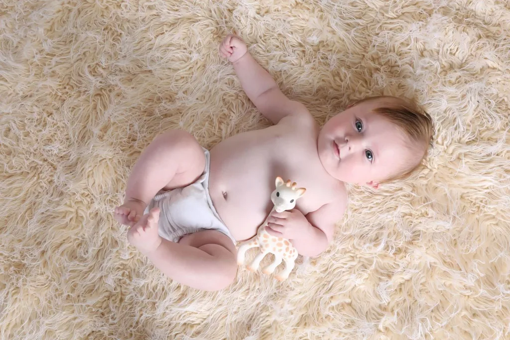 Sophie la girafe Beißring, Ringrassel - Naturkautschuk, Geschenkkarton weiß