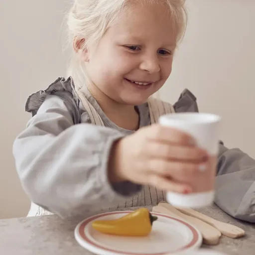 Kids Concept Spielzeug Geschirr-Set Bistro Holz weiss pastell