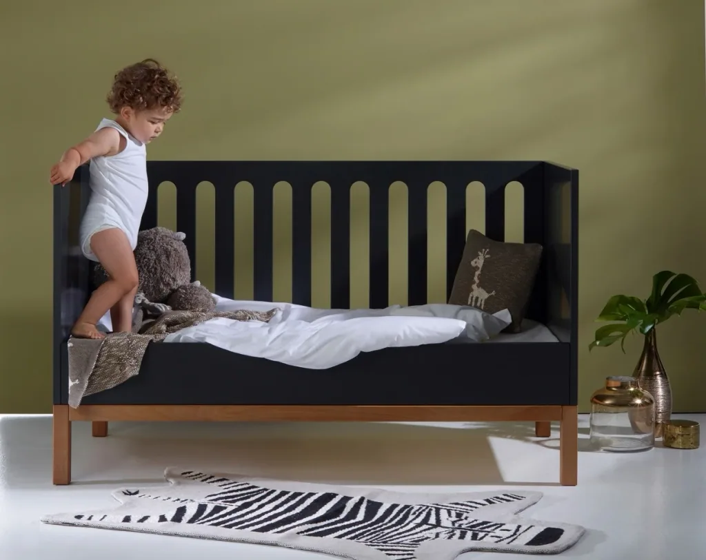 Quax Indigo Babybett 70x140 cm schwarz