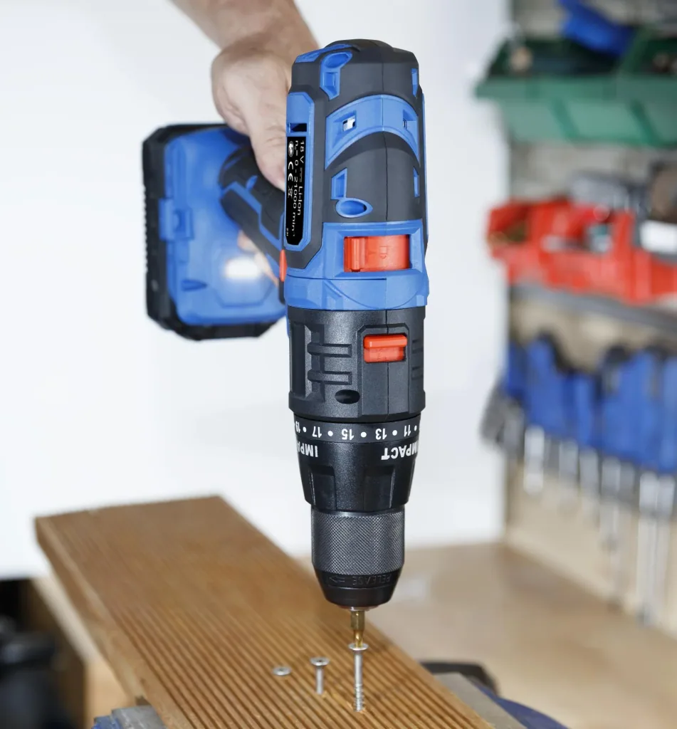 3-in-1 akkubetriebenes Elektrowerkzeug, 17 Teile (Batterie und Ladegerät nicht enthalten)