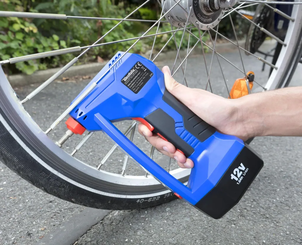 12 Volt Akku Druckluftpumpe - mit Arbeits- und Warnleuchte - "Hybrid"