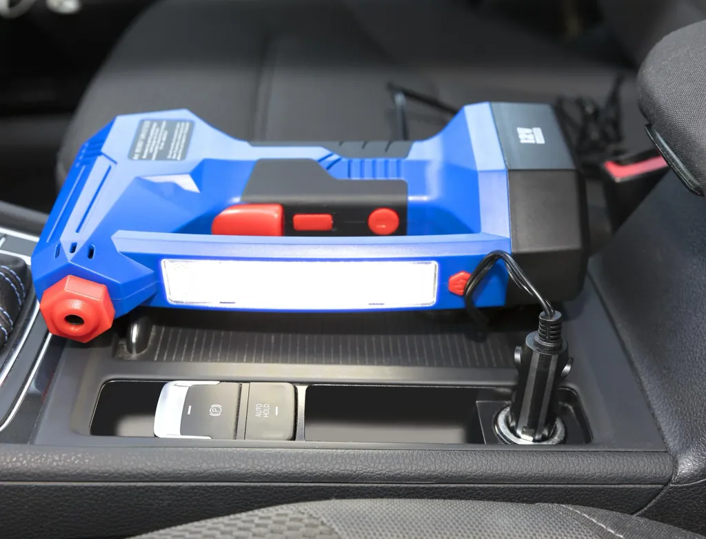 12 Volt Akku Druckluftpumpe - mit Arbeits- und Warnleuchte - "Hybrid"