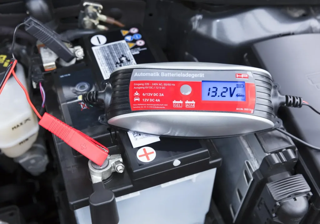 LCD Ladegerät Smart 6/12 Volt
