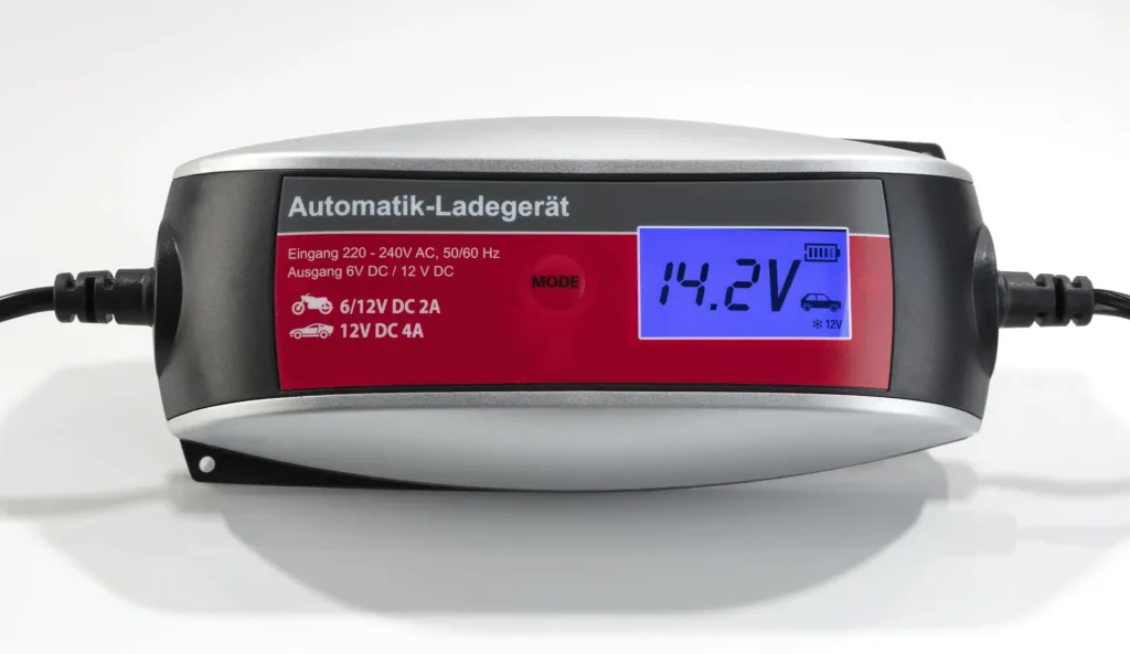 LCD Ladegerät Smart 6/12 Volt