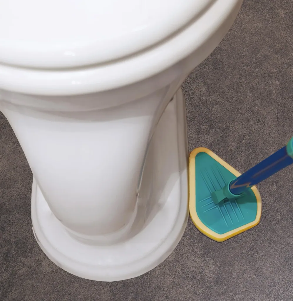 Bad-Wischer, Wischmopp mit Schwammbürste & Teleskopstiel, spezielle Wischform, ausziehbar 45-90 cm