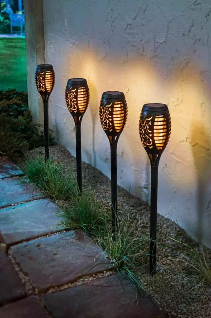 Solar-Gartenstecker "Flame" mit Befestigungshalterung, 4er-Set
