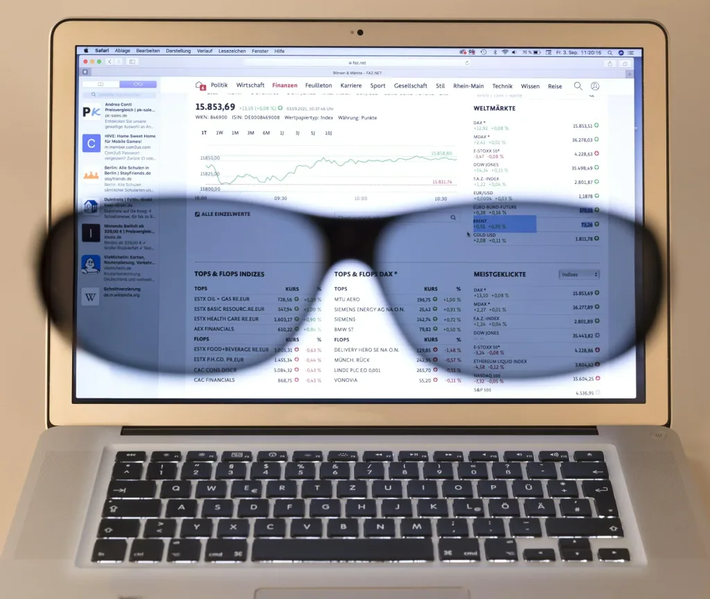 Schutzbrille mit 4 Wechsel-Rahmen