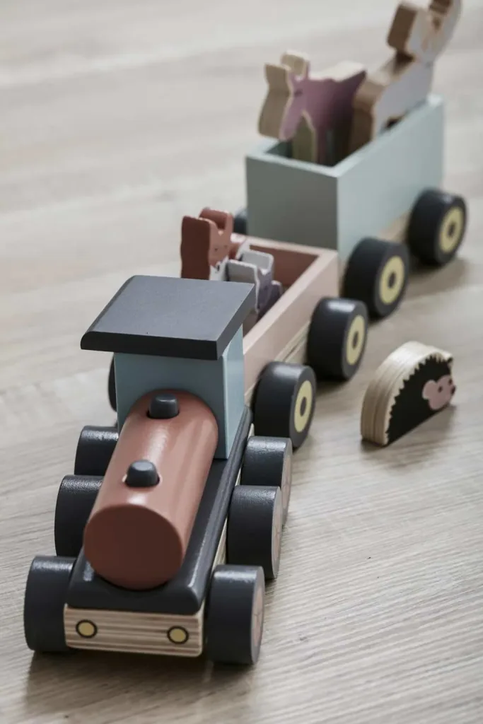 Kids Concept Spielzeug Zug Holz mit Waldtieren
