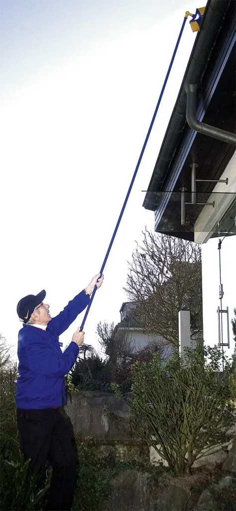 Teleskop Besen - Ideal zur Dachrinnenreinigung