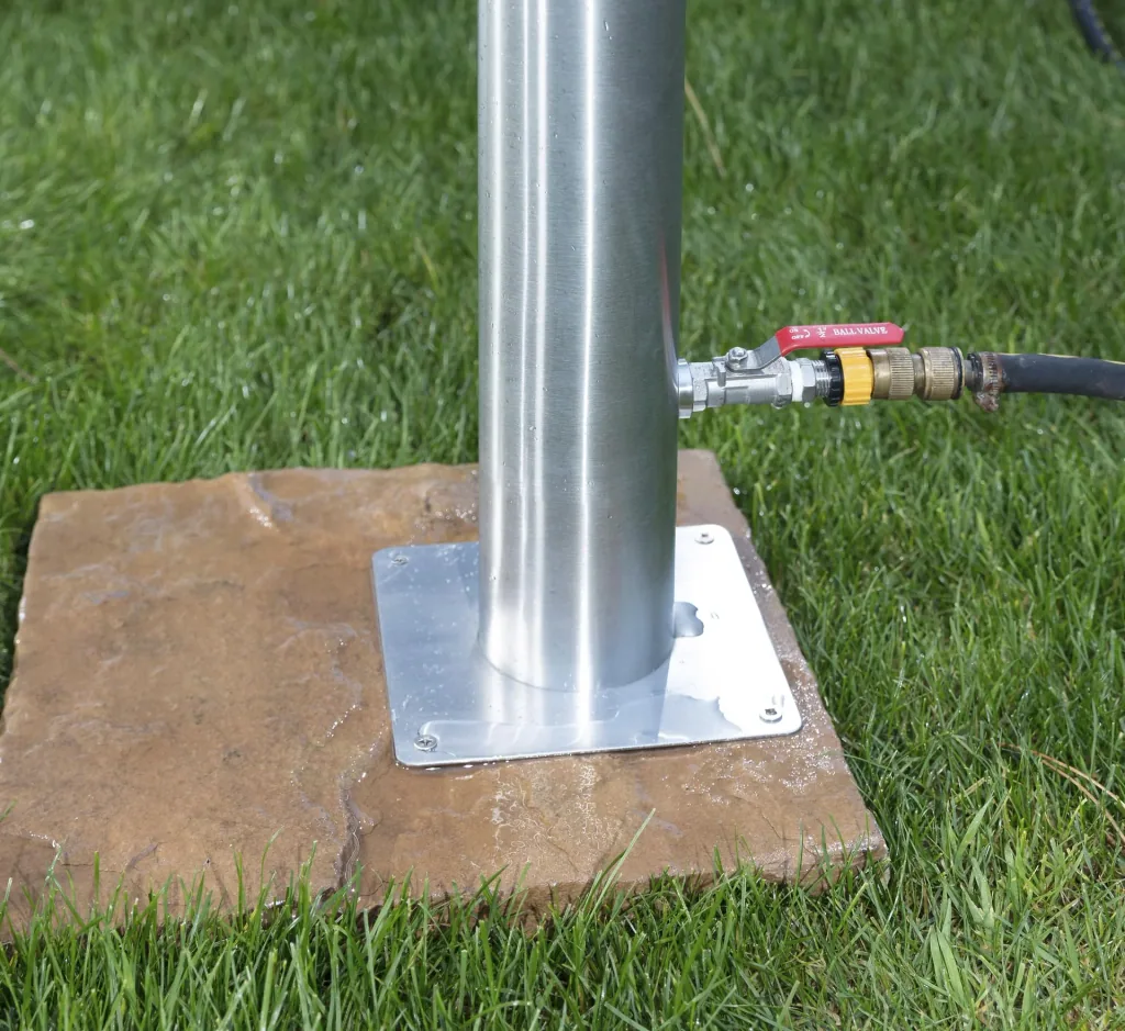 Wasserzapfsäule, inklusive Schlauchhalter + 2 Auslaufhähne, Edelstahl