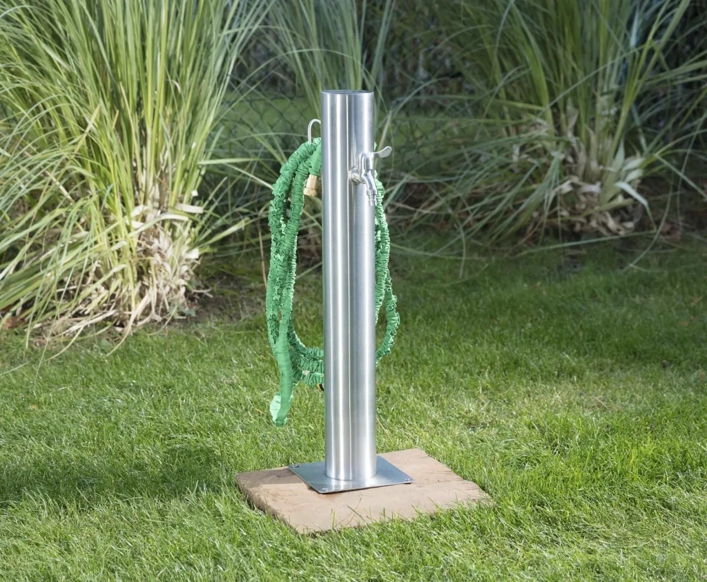 Wasserzapfsäule, inklusive Schlauchhalter + 2 Auslaufhähne, Edelstahl