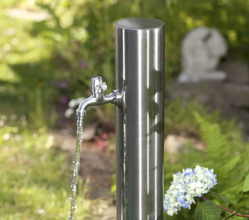 Wasserzapfsäule aus Edelstahl mit 2 Auslaufhähnen