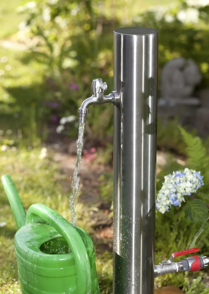Wasserzapfsäule aus Edelstahl mit 2 Auslaufhähnen