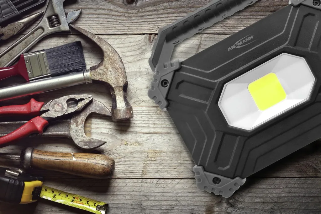 COB-LED Arbeitsleuchte mit Powerbankfunktion, 2800 Lumen, IP64, wiederaufladbar