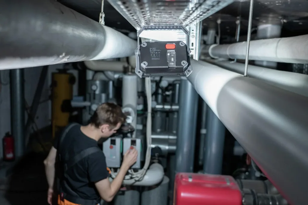 COB-LED Arbeitsleuchte mit Powerbankfunktion, 2800 Lumen, IP64, wiederaufladbar