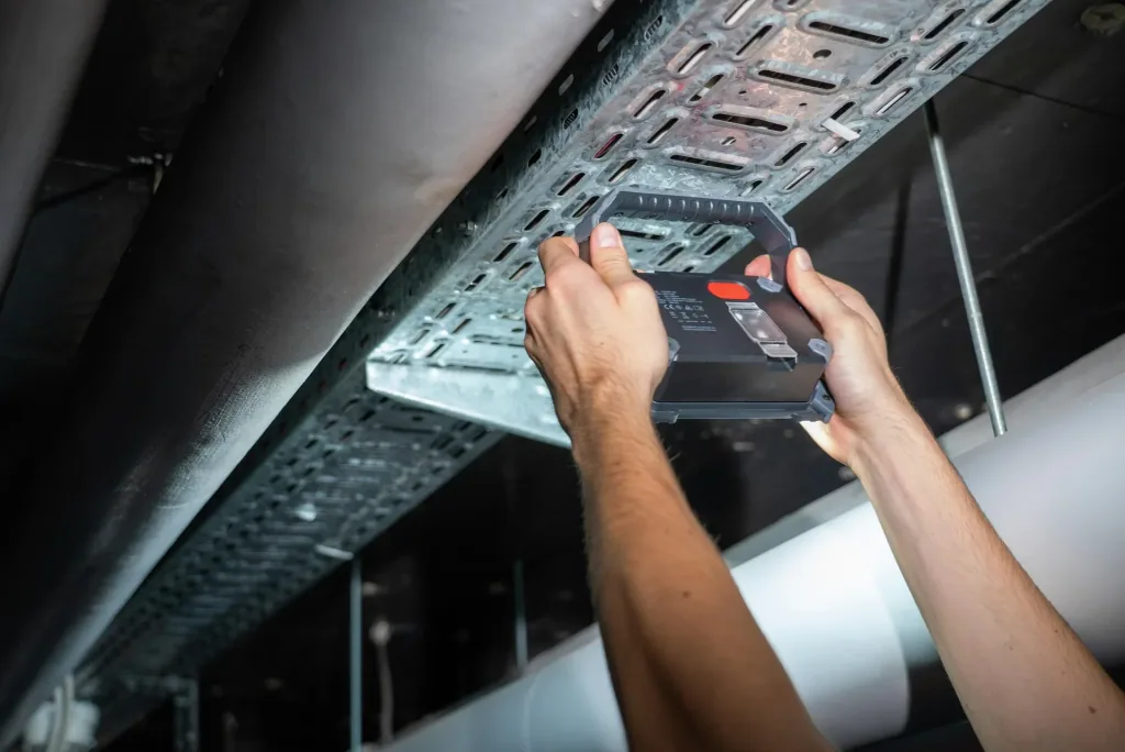 COB-LED Arbeitsleuchte mit Powerbankfunktion, 2800 Lumen, IP64, wiederaufladbar