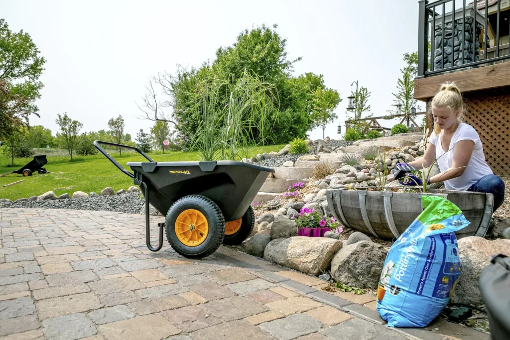 Polar Schubkarre Cub Cart 198L 71×127×74 cm Schwarz – 181 kg Traglast, Vollgummi-Räder