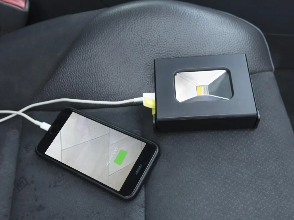 LED Akku Fluter mit Powerbank
