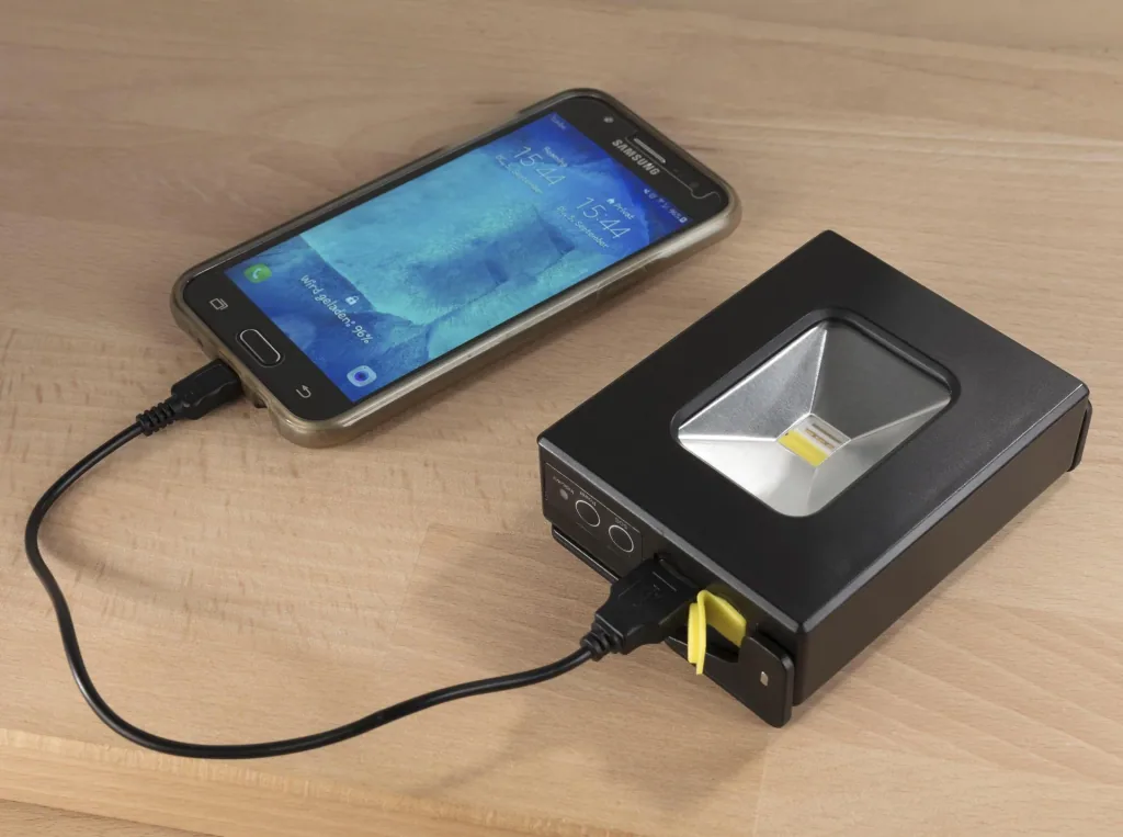 LED Akku Fluter mit Powerbank