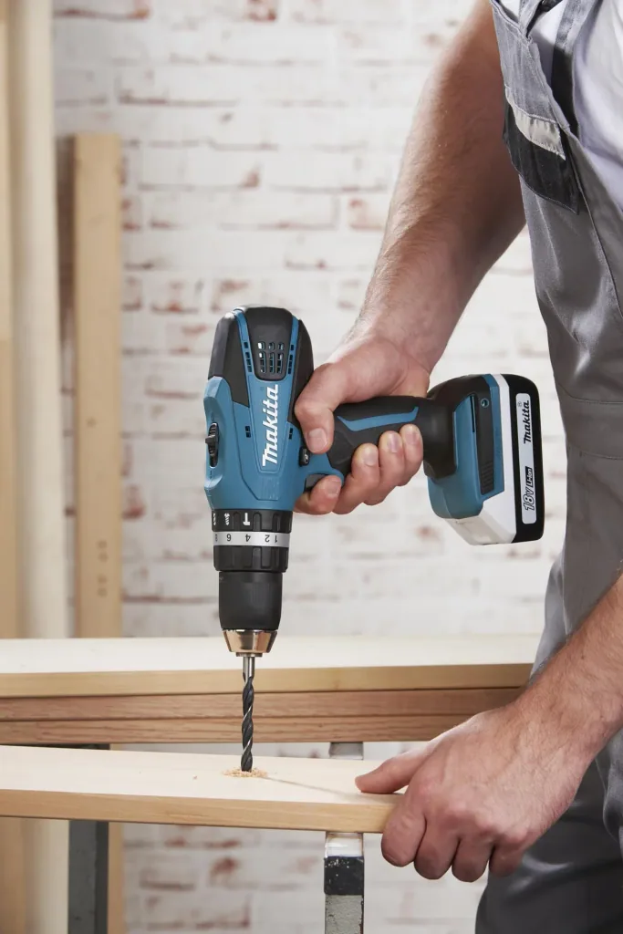 Akku-Schlagbohrschrauber HP457DWE10, 18 Volt - 2-Gang, Li-Ion mit 74-teiligem Zubehör