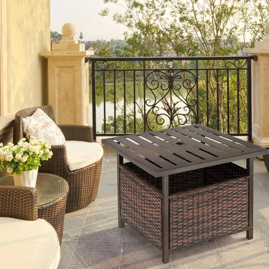 Gartentisch mit Schirmloch braun