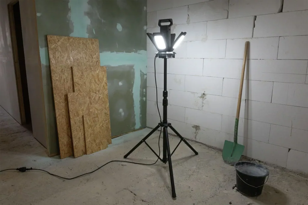 LED Arbeitsleuchte mit Stativ, 3 Helligkeitsstufen, wählbarer Farbtemperatur