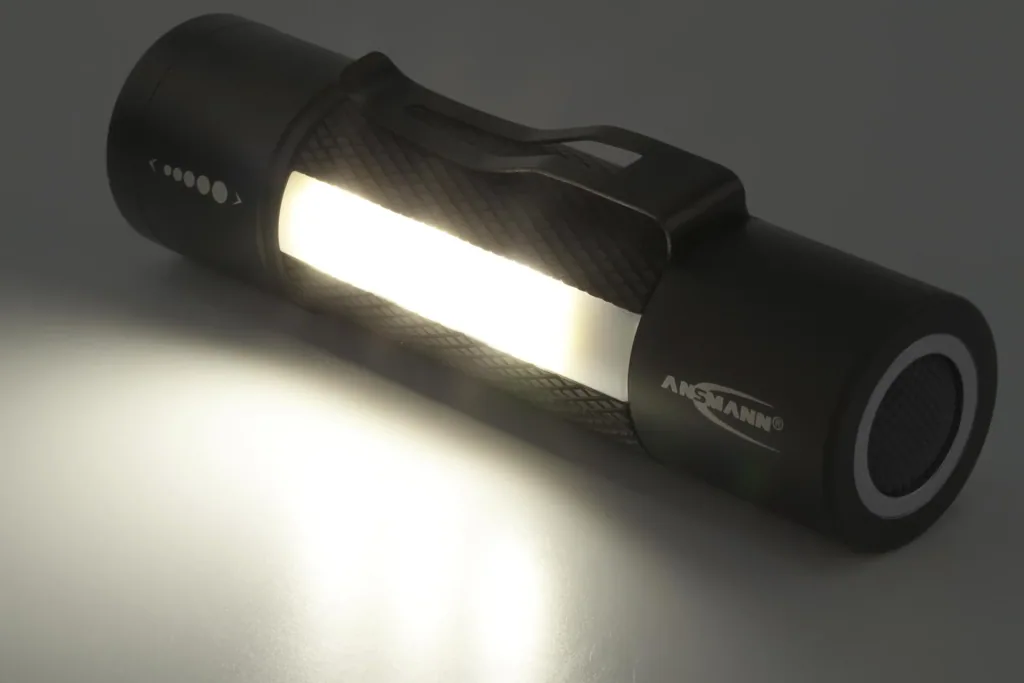 Multifunktionstaschenlampe 3in1 - fokussierbare Taschenlampe, Arbeitsleuchte und Signalleuchte
