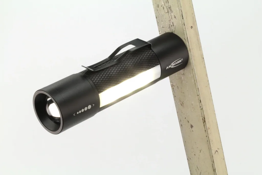Multifunktionstaschenlampe 3in1 - fokussierbare Taschenlampe, Arbeitsleuchte und Signalleuchte