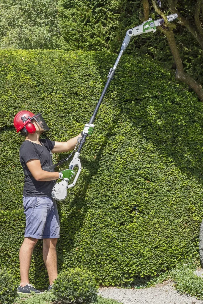 Akku Teleskop 3 in 1 Gartenset - bestehend aus Heckenscheren-Kettensägenaufsatz mit Akku und Ladegerät