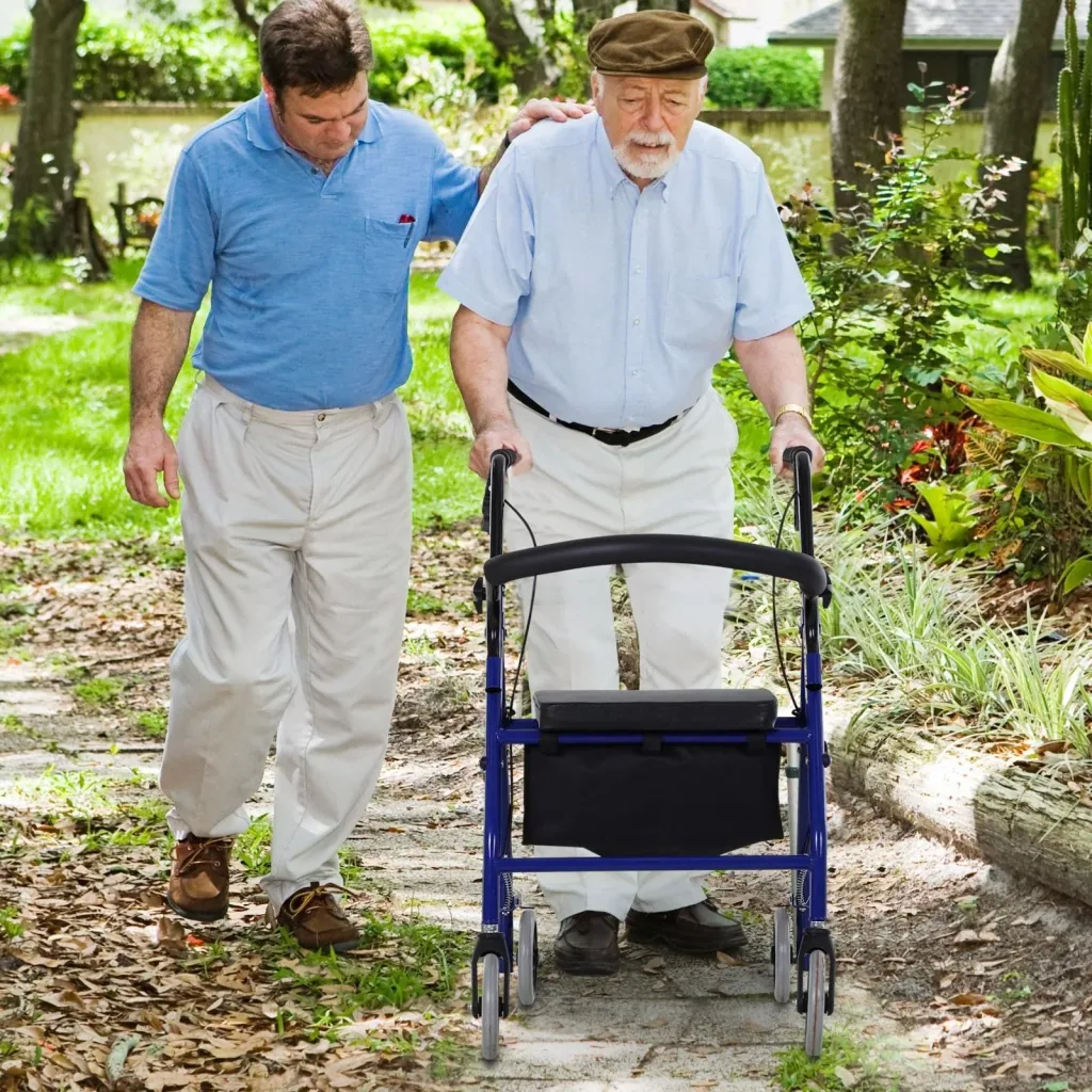 Rollator mit Stuhl und Tasche