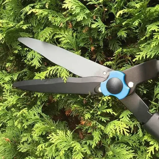 Heckenschere mit gewellter Klinge