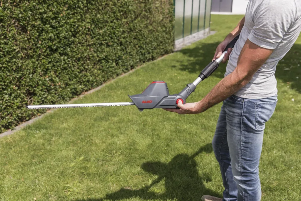 18 V BOSCH HOME AND GARDEN kompatible Akku-Hochheckenschere HTA 1845 inkl. Akku und Ladegerät